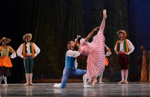 Ballet Camaguey en La fille mal gardee_foto Jorge Luis Sánchez Rivera, 2017_Rosa María Armengol y Yanny García.jpg