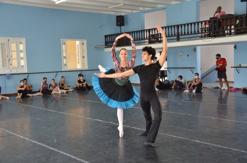 Ensayo COPPÉLIA foto Rolando Pujol (1).JPG