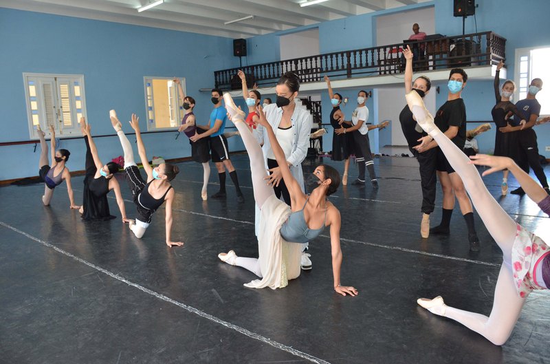 Ensayo COPPÉLIA foto Rolando Pujol (2).JPG