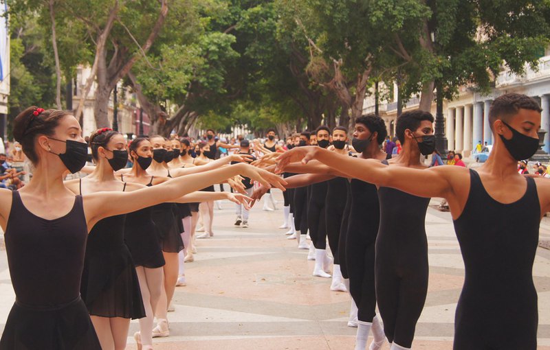 Esc Nac de Ballet 2021_Desfile de Yuvero en el Prado-foto Sebastián Milo 4.jpg