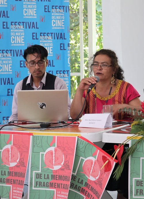 Ruth Canseco en el evento de teoría e investigación de la danza De la memoria fragmentada